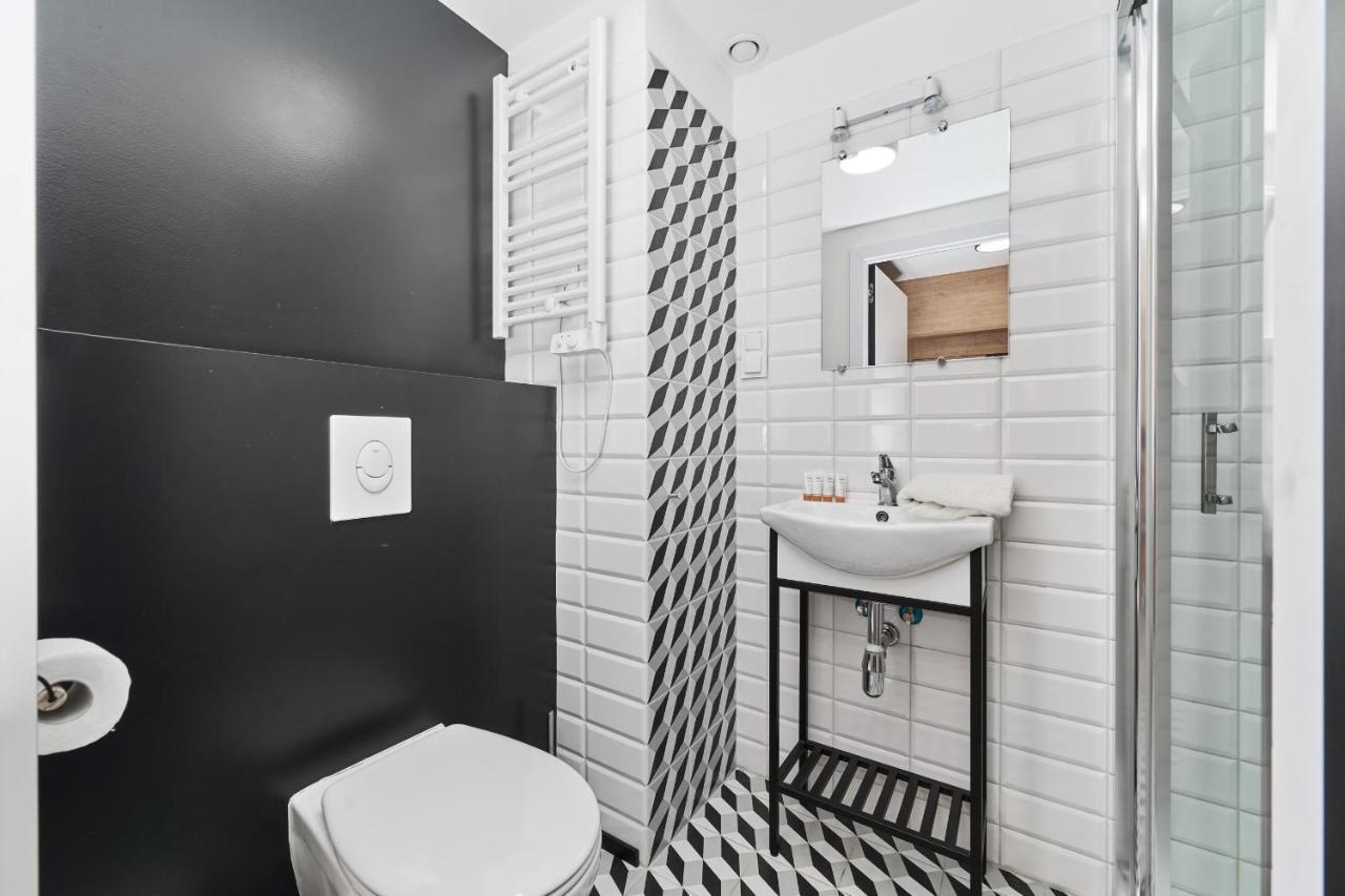 Mezzanine Studio Apartments Zarembowicza Wroclaw Airport By Renters Buitenkant foto