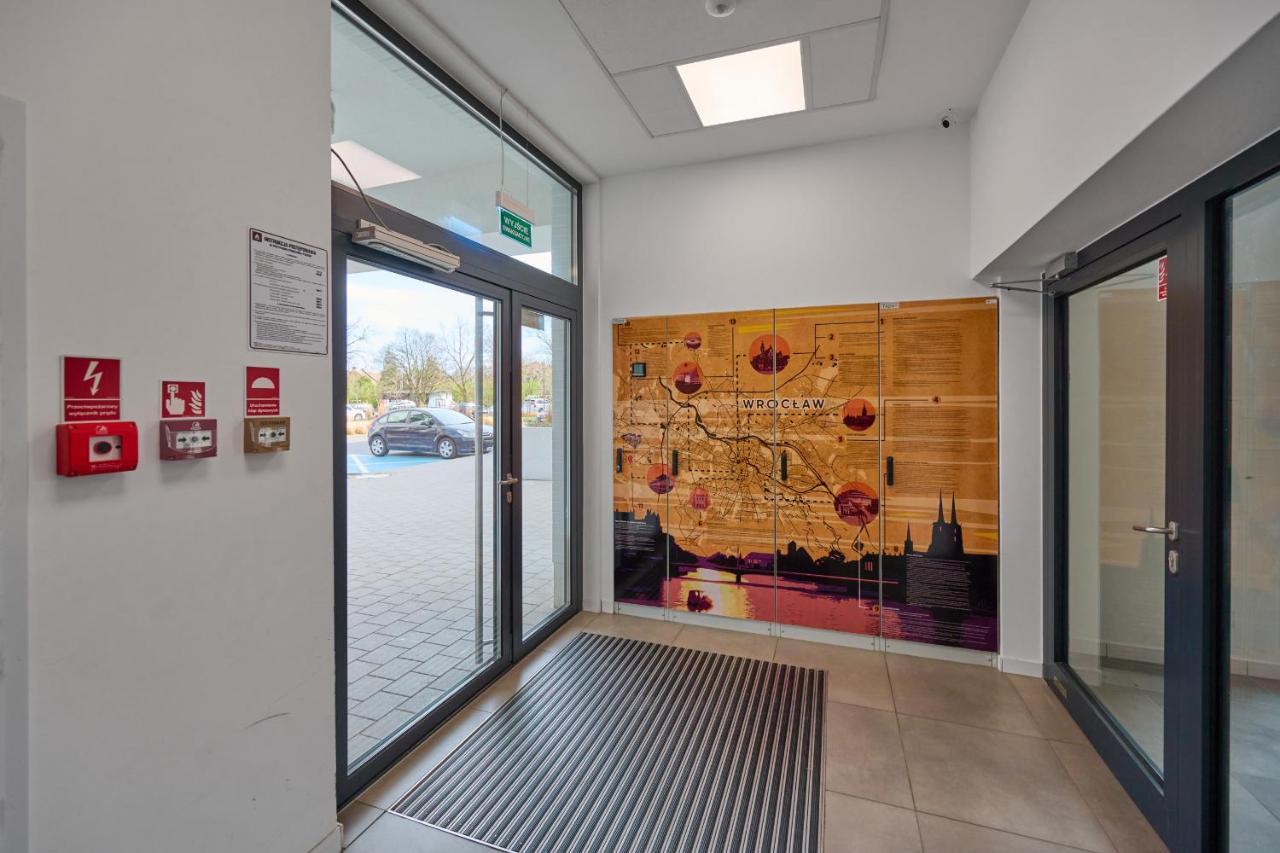 Mezzanine Studio Apartments Zarembowicza Wroclaw Airport By Renters Buitenkant foto