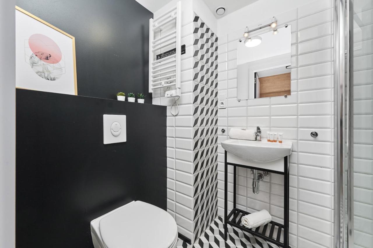 Mezzanine Studio Apartments Zarembowicza Wroclaw Airport By Renters Buitenkant foto