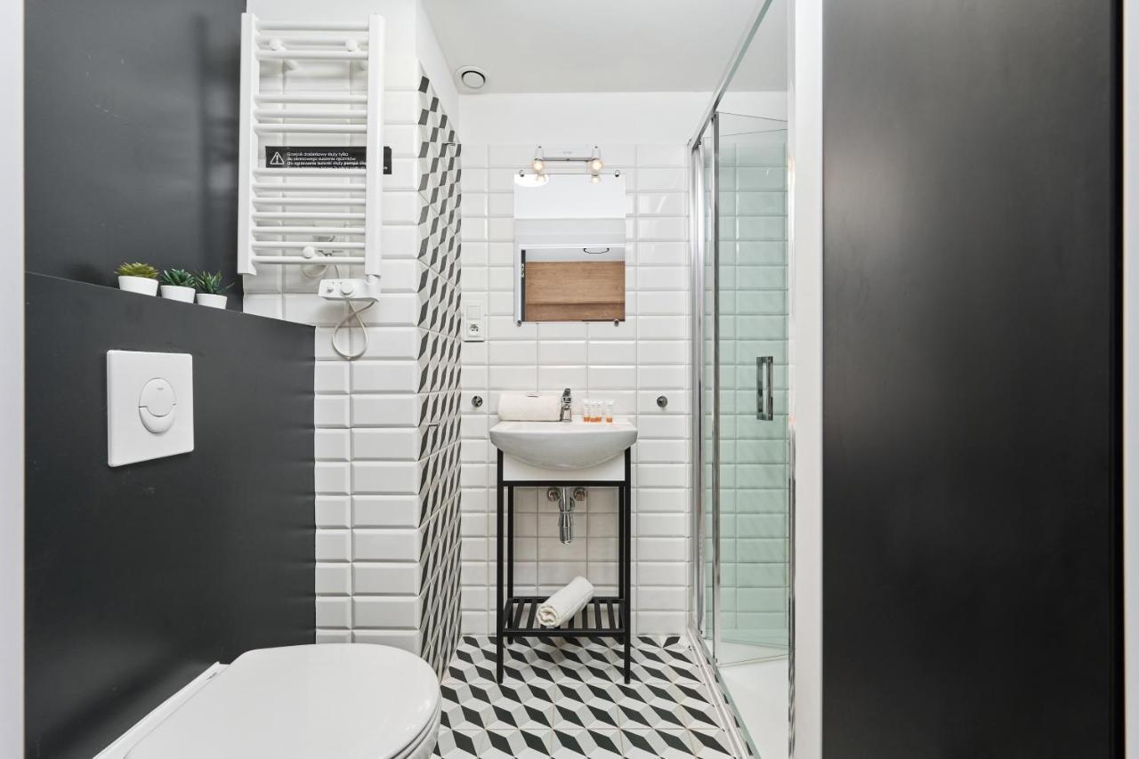Mezzanine Studio Apartments Zarembowicza Wroclaw Airport By Renters Buitenkant foto