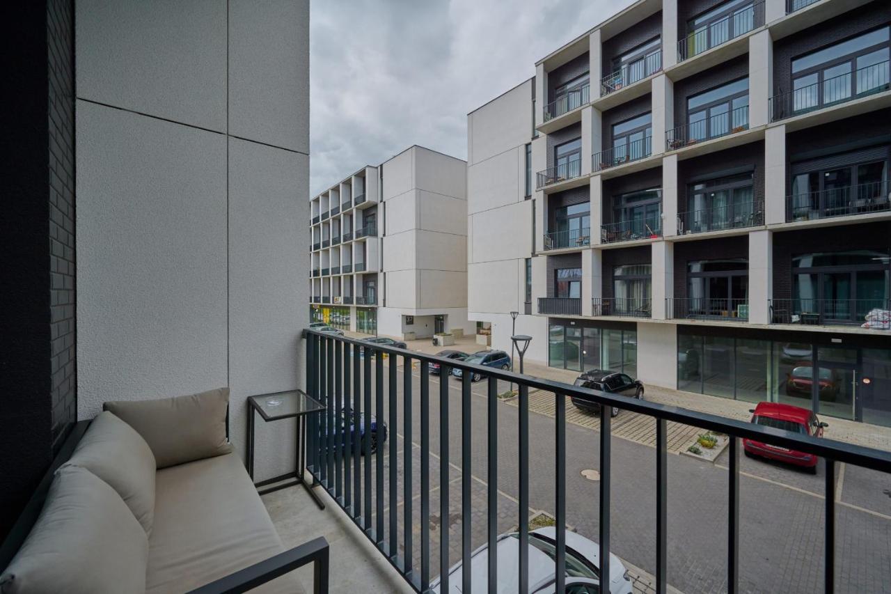 Mezzanine Studio Apartments Zarembowicza Wroclaw Airport By Renters Buitenkant foto