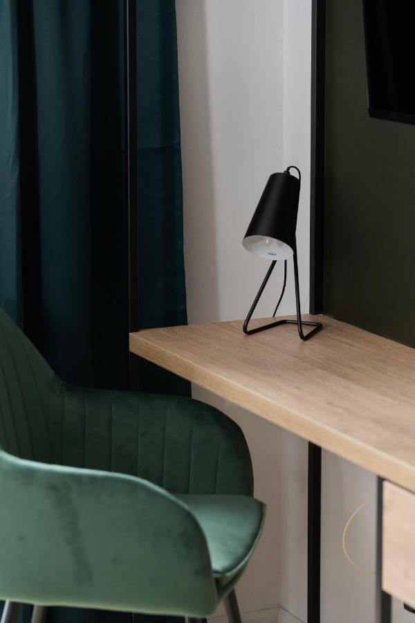 Mezzanine Studio Apartments Zarembowicza Wroclaw Airport By Renters Buitenkant foto