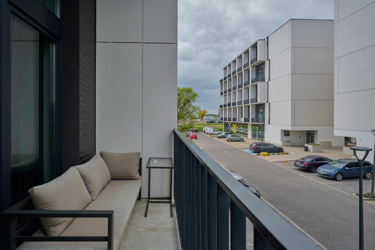 Mezzanine Studio Apartments Zarembowicza Wroclaw Airport By Renters Buitenkant foto