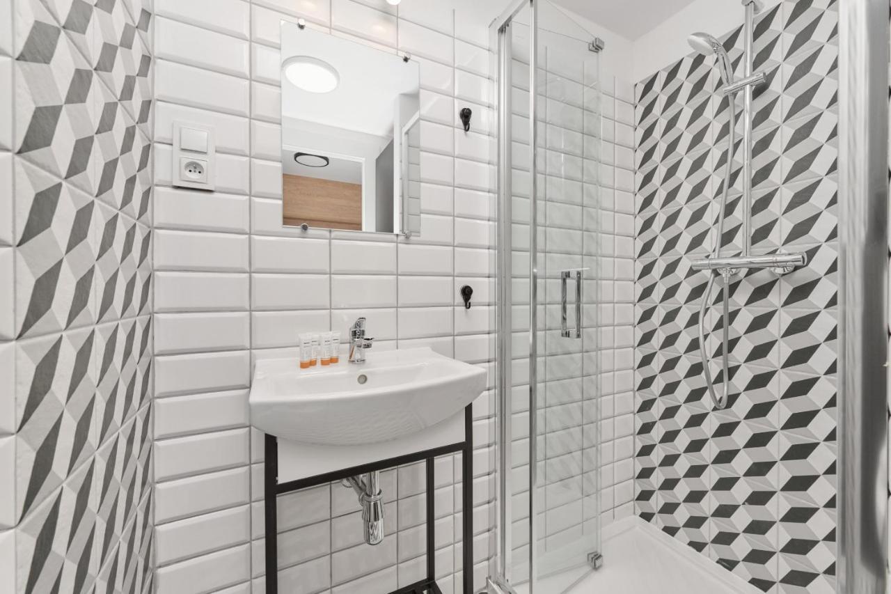 Mezzanine Studio Apartments Zarembowicza Wroclaw Airport By Renters Buitenkant foto